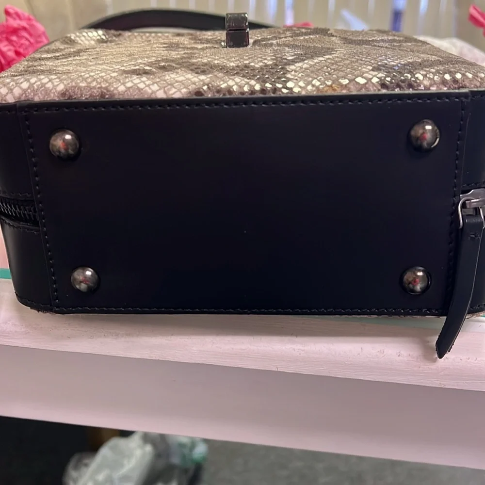 Snakeskin Pattern Crossbody Bag - Picture 5 of 6